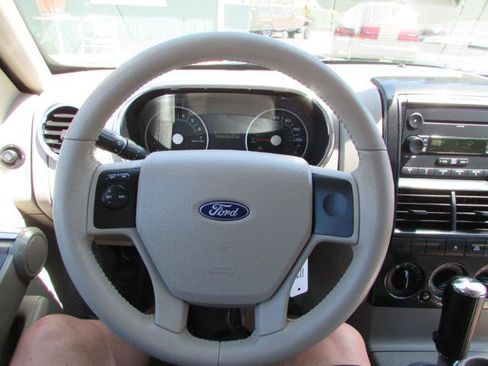 Used 2006 Ford Explorer XLT image 9