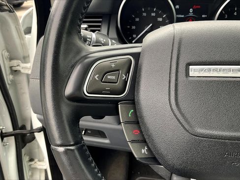 Used 2018 Land Rover Range Rover Evoque SE image 18