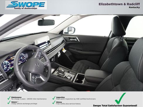 New 2025 Mitsubishi Outlander SE image 21