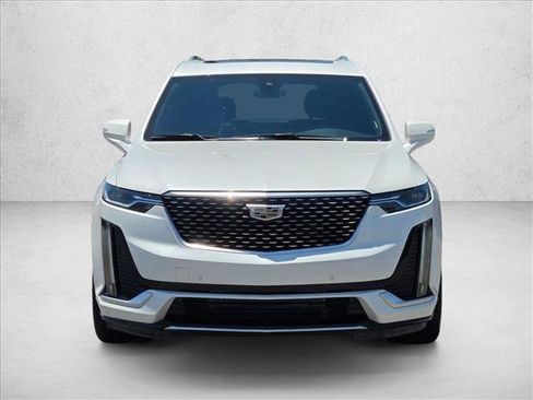 Used 2021 Cadillac XT6 Premium Luxury FWD image 2