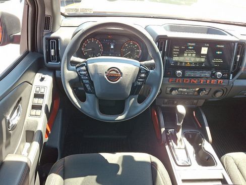 Used 2025 Nissan Frontier PRO-4X AWD/4WD image 12