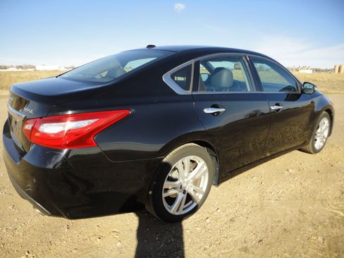 Used 2016 Nissan Altima 3.5 SL image 5