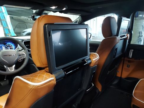 New 2026 Chrysler Pacifica Pinnacle image 34