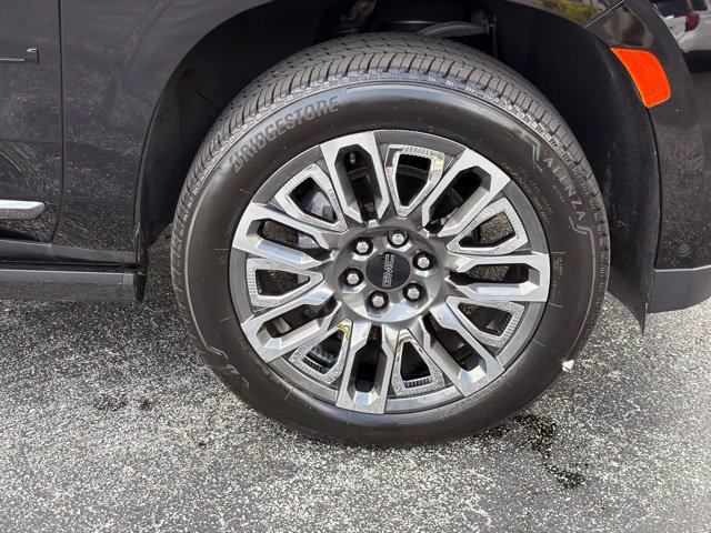 Used 2023 GMC Yukon Denali Ultimate AWD/4WD image 11