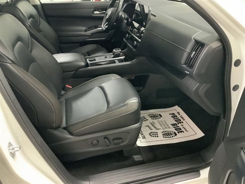 Used 2023 Nissan Pathfinder SL AWD/4WD image 22