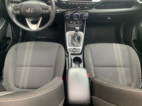 Used 2025 Hyundai Venue SEL FWD image 16