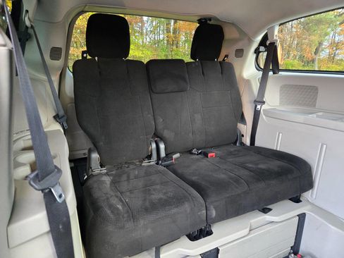 Used 2012 Dodge Grand Caravan SXT image 31