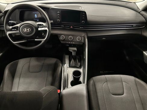 Certified 2025 Hyundai Elantra SE FWD image 7