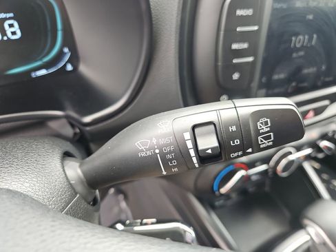 Used 2025 Kia Soul LX w/ LX Technology Package FWD image 21