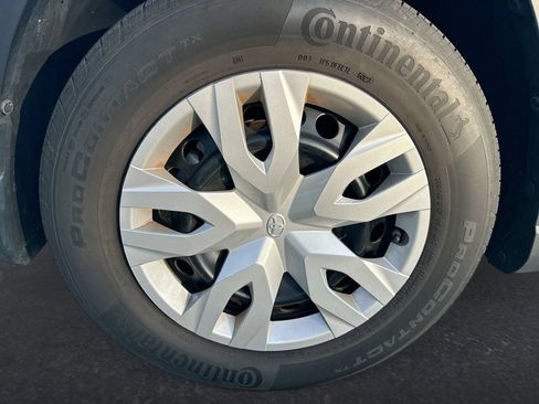 Used 2024 Toyota Corolla Cross L FWD image 10