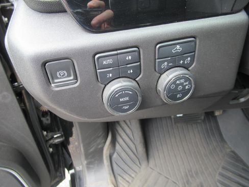 Used 2022 Chevrolet Silverado 1500 LT Trail Boss w/ Convenience Package II AWD/4WD image 10