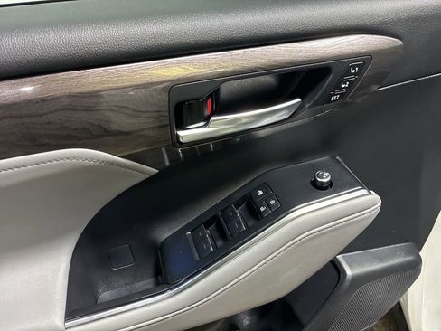 Used 2021 Toyota Highlander Platinum image 37