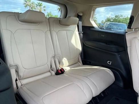 Certified 2022 Jeep Grand Cherokee L Limited RWD image 37