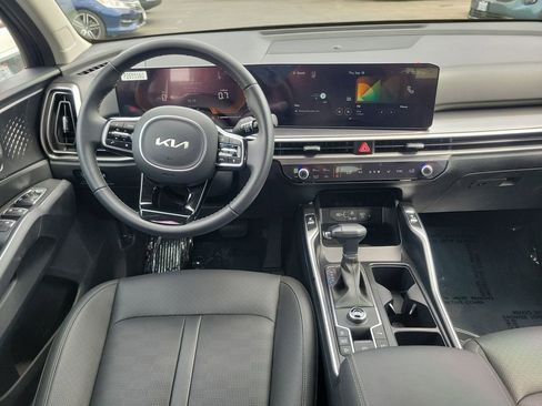 Used 2025 Kia Sorento S w/ Panoramic Sunroof Package image 9