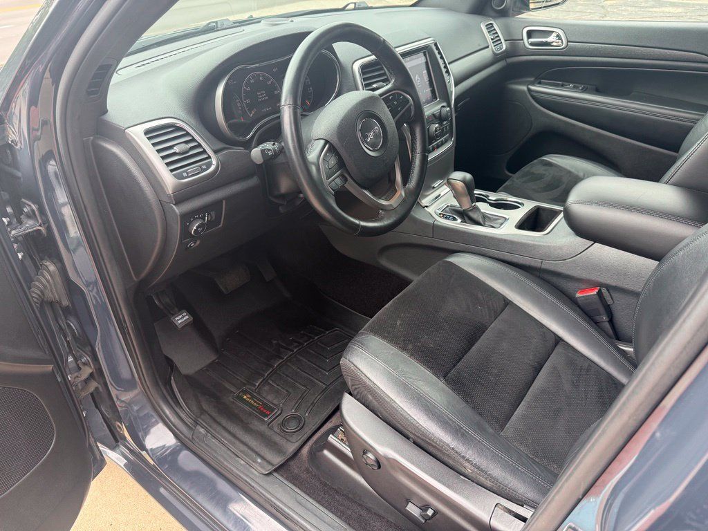 Used 2018 Jeep Grand Cherokee Altitude AWD/4WD image 16