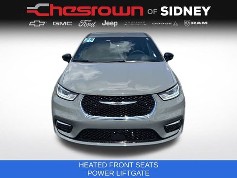 Used 2025 Chrysler Pacifica Select FWD image 2
