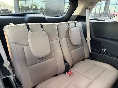 Used 2023 Ford Explorer Limited image 15