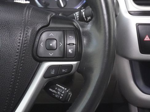 Used 2019 Toyota Highlander Limited FWD image 23
