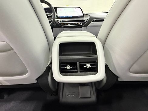 Used 2024 Cadillac Lyriq Luxury RWD image 33