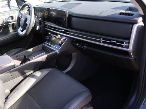 Used 2025 Hyundai Santa Fe SEL image 13