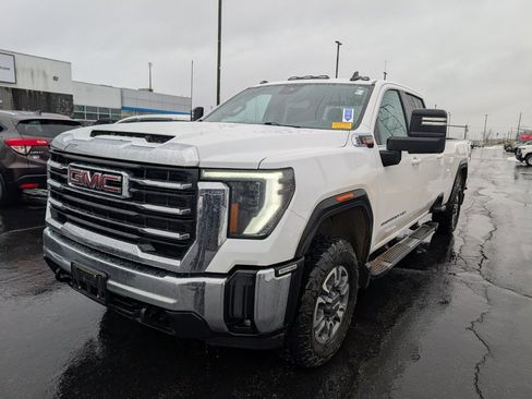 Used 2024 GMC Sierra 3500 SLE w/ SLE Value Package image 4