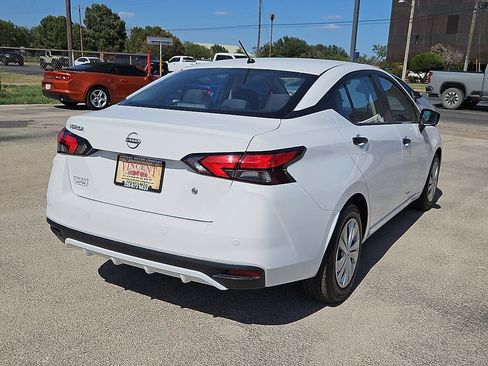 Used 2023 Nissan Versa S FWD image 7