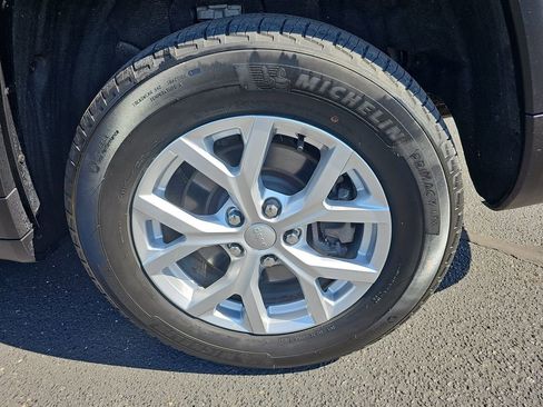 Used 2023 Jeep Grand Cherokee L Limited AWD/4WD image 35