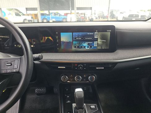 Used 2025 Nissan Kicks SV image 4