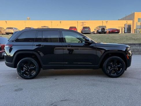 New 2026 Jeep Grand Cherokee Limited w/ Limited Altitude Package AWD/4WD image 2