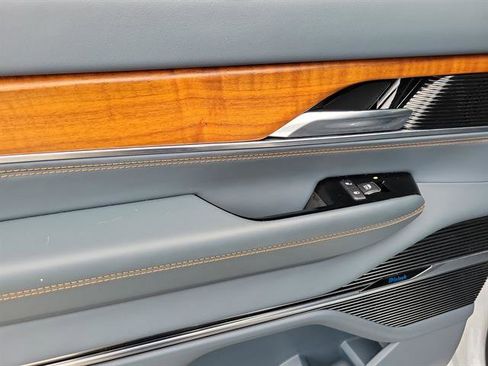 Used 2023 Jeep Grand Wagoneer Series II image 14