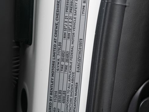 Used 2017 Bentley Bentayga image 51