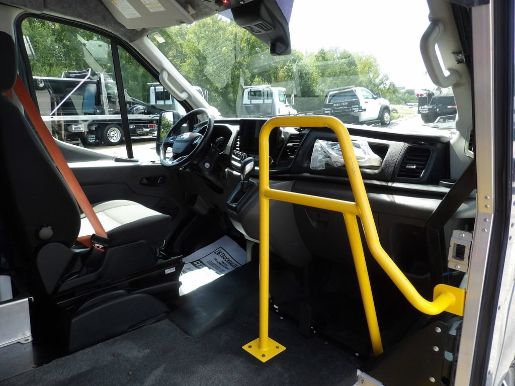 Used 2022 Ford Transit 350 DRW RWD image 24