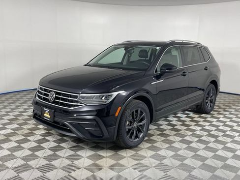 Used 2022 Volkswagen Tiguan SE AWD/4WD image 1