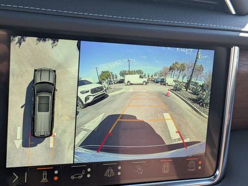 Used 2024 GMC Yukon Denali Ultimate image 11