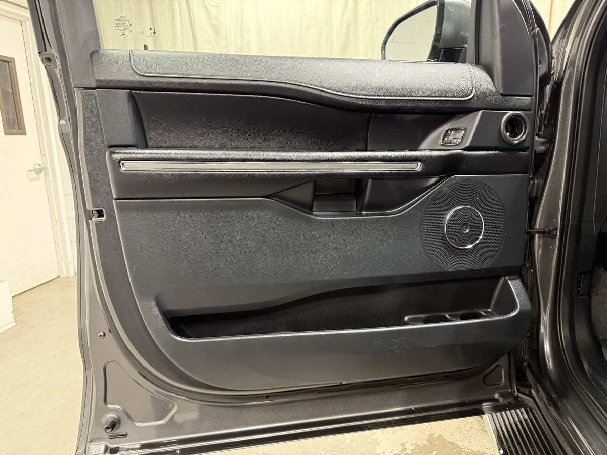 Used 2021 Ford Expedition XLT AWD/4WD image 8