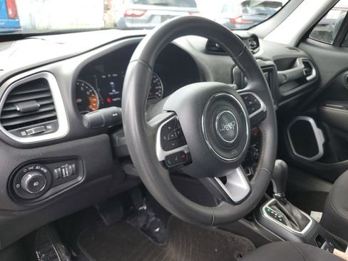 Used 2018 Jeep Renegade Latitude FWD image 16