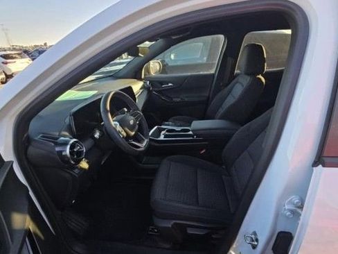 Used 2025 Chevrolet Equinox LT w/ Safety and Technology Package image 6