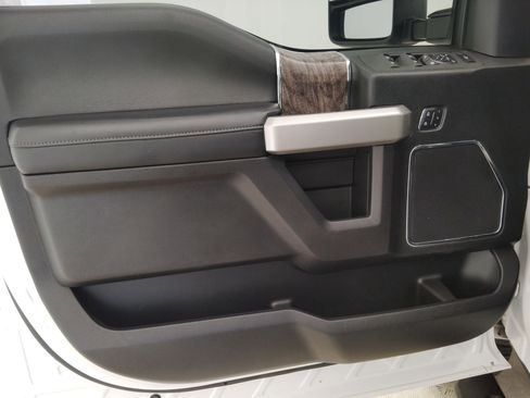 Used 2017 Ford F250 Lariat w/ Lariat Value Package image 13