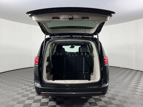 Used 2023 Chrysler Pacifica Touring-L FWD image 51