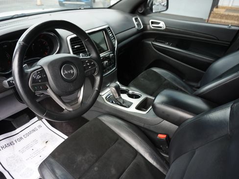 Used 2017 Jeep Grand Cherokee Altitude AWD/4WD image 23