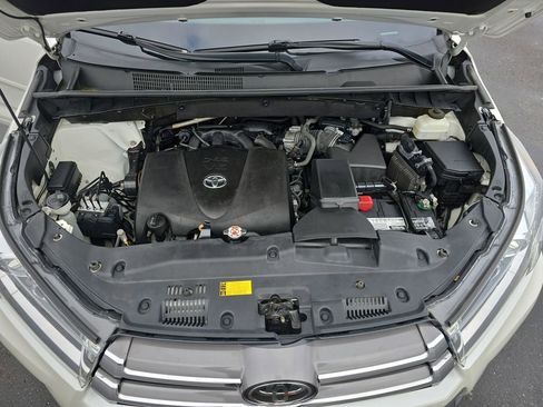 Certified 2019 Toyota Highlander Limited Platinum image 35