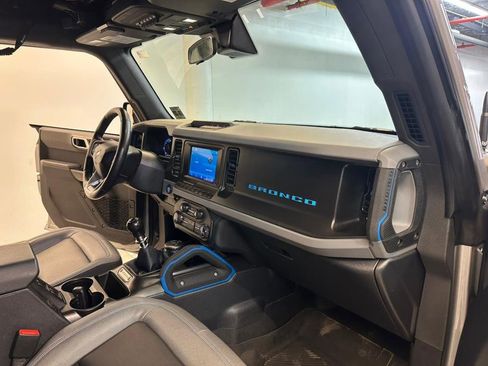 Used 2022 Ford Bronco Black Diamond image 16