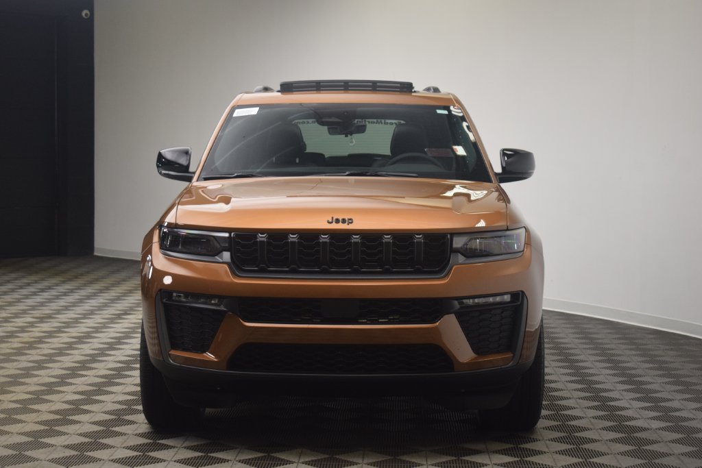 New 2027 Jeep Grand Cherokee Limited w/ Limited Altitude Package AWD/4WD image 2