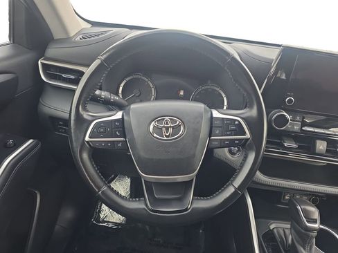 Used 2023 Toyota Highlander LE image 13