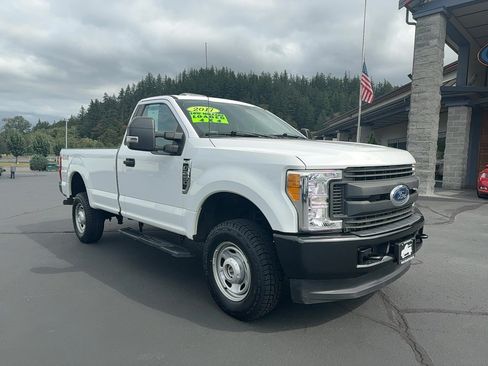 Used 2017 Ford F250 XL w/ Power Equipment Group AWD/4WD image 3