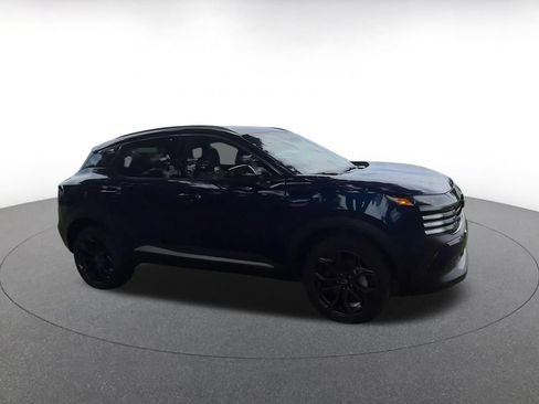 Used 2026 Nissan Kicks SR FWD image 2