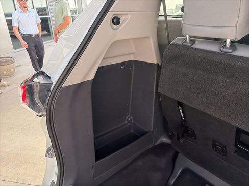 Used 2021 Toyota Sienna Limited image 25