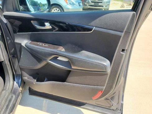 Used 2018 Kia Sorento FWD image 6