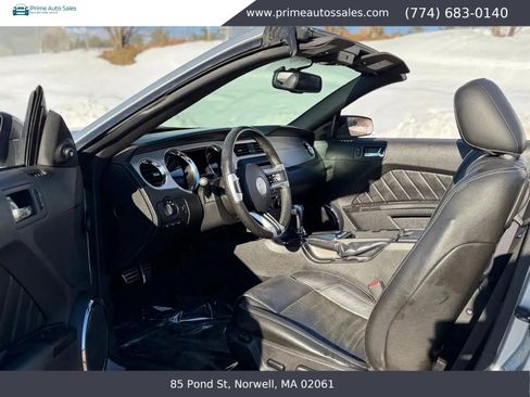 Used 2010 Ford Mustang Convertible RWD image 16