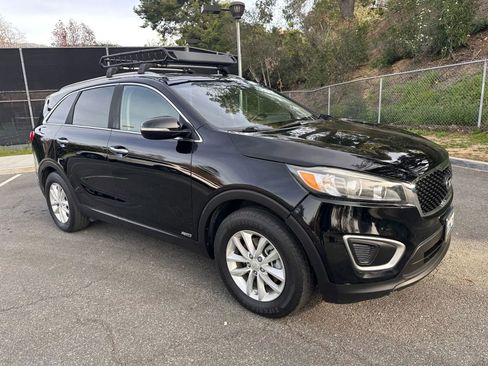 Used 2016 Kia Sorento LX Sport Utility 4D w/ LX Convenience Package image 7